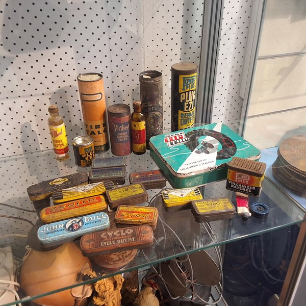 Lot 1316 - PUNCTURE REPAIR TINS