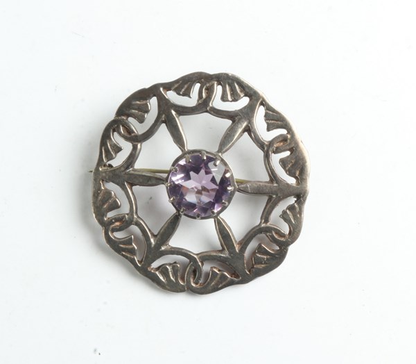 Lot 1093 - SILVER BROOCH