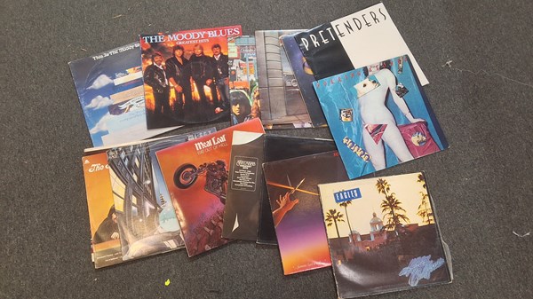 Lot 1423 - VINYL RECORDS