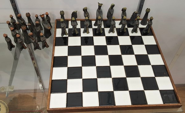 Lot 1353 - CHESS SET