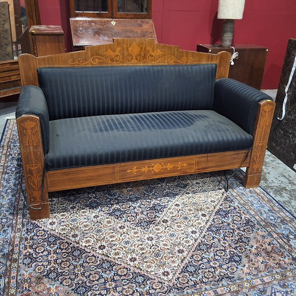 Lot 58 - SOFA