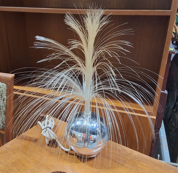 Lot 289 - RETRO LAMP