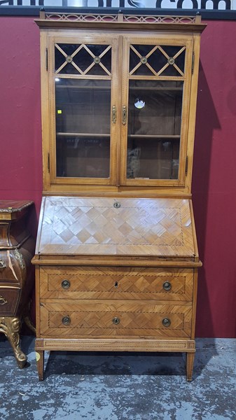 Lot 33 - BUREAU BOOKCASE