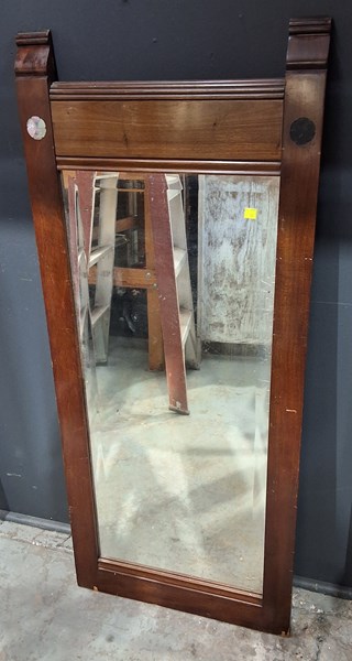 Lot 386 - WALL MIRROR