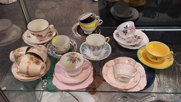 Lot 1312 - TRIO SETS