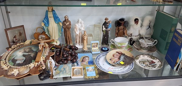 Lot 1511 - RELIGIOUS LOT