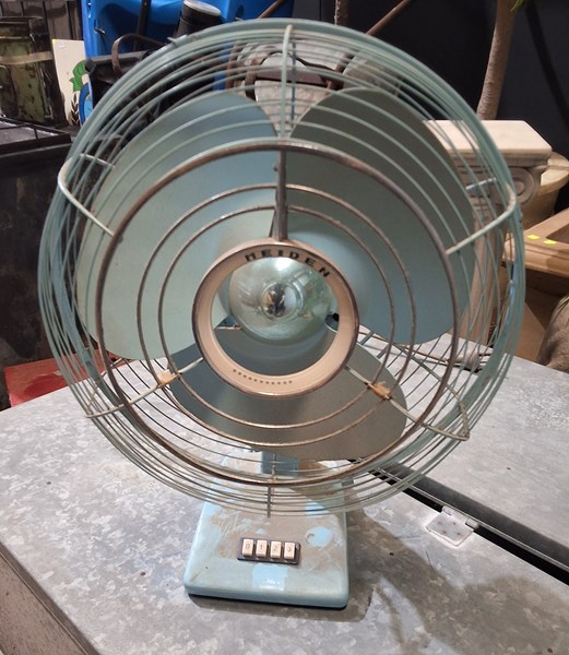 Lot 468 - VINTAGE TABLE FAN