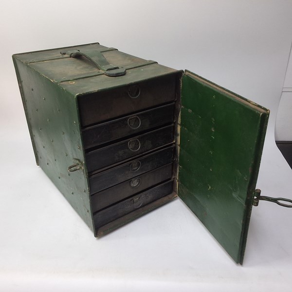Lot 1529 - STORAGE CHEST