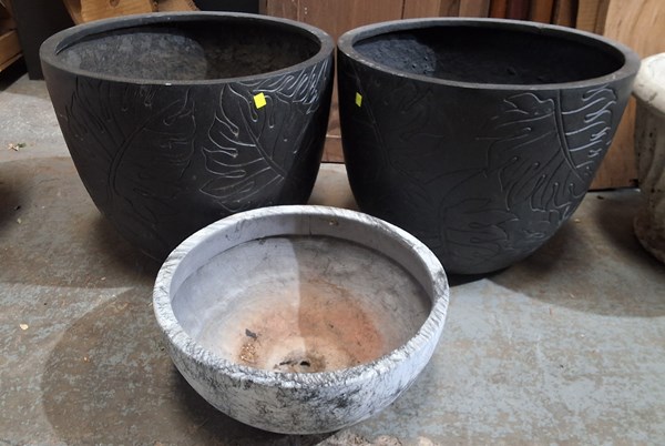 Lot 512 - GARDEN POTS