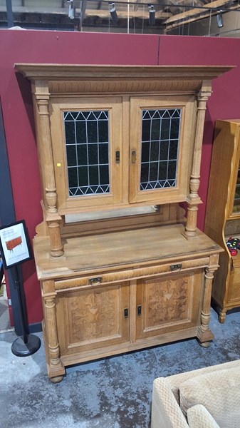 Lot 122 - DISPLAY CABINET