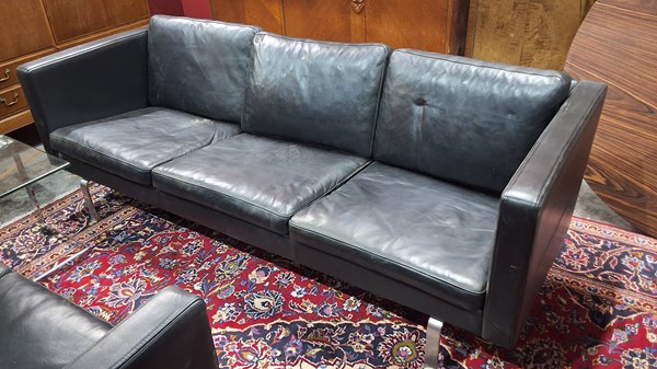 Lot 78 - LEATHER SOFA