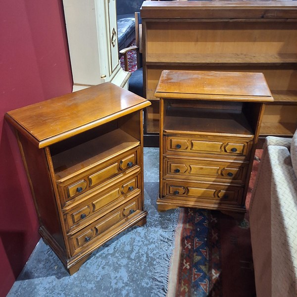Lot 135 - BEDSIDE CABINETS