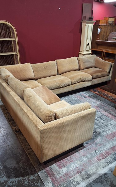 Lot 125 - CORNER COUCH