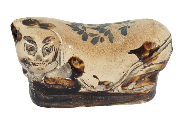 Lot 52 - CHINOISERIE CAT FORM PILLOW