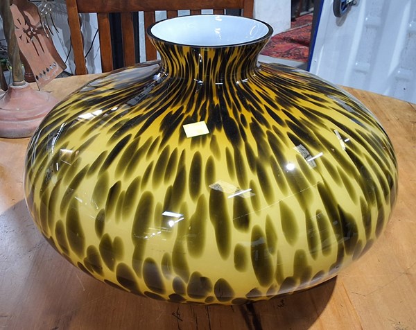 Lot 465 - ART GLASS VASE