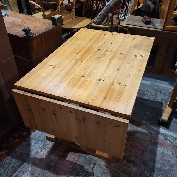 Lot 128 - KITCHEN TABLE