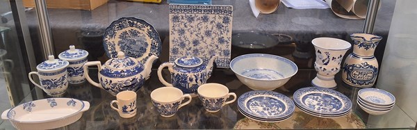 Lot 1219 - BLUE & WHITE CHINA
