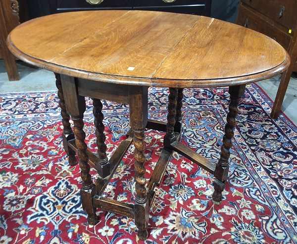 Lot 427 - GATELEG TABLE