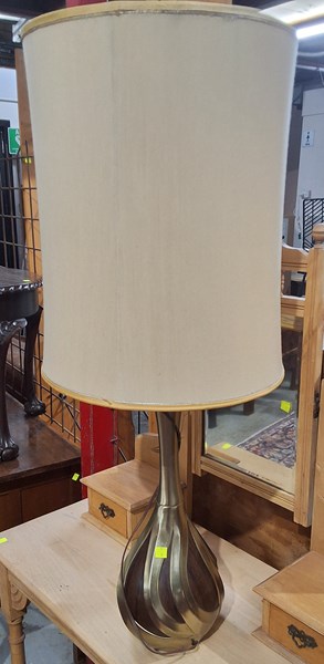 Lot 437 - TABLE LAMP