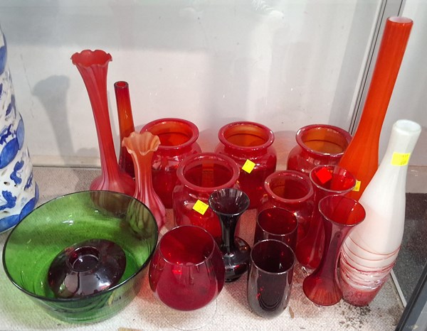 Lot 1513 - RED GLASSWARE