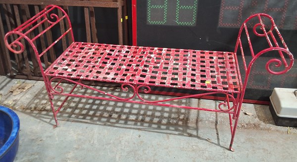Lot 509 - GARDEN BENCH
