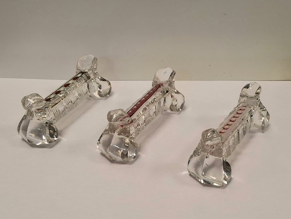 Lot 1104 - KNIFE RESTS