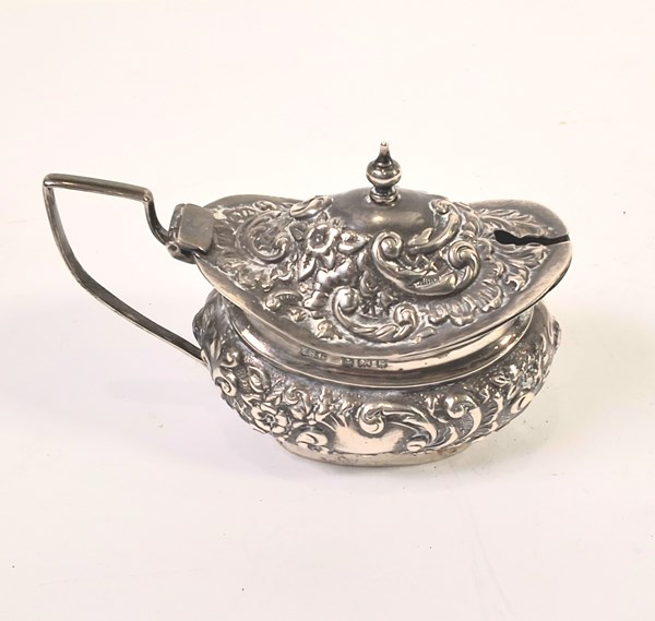 Lot 1082 - SALT CELLAR