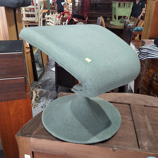 Lot 44 - STOOL