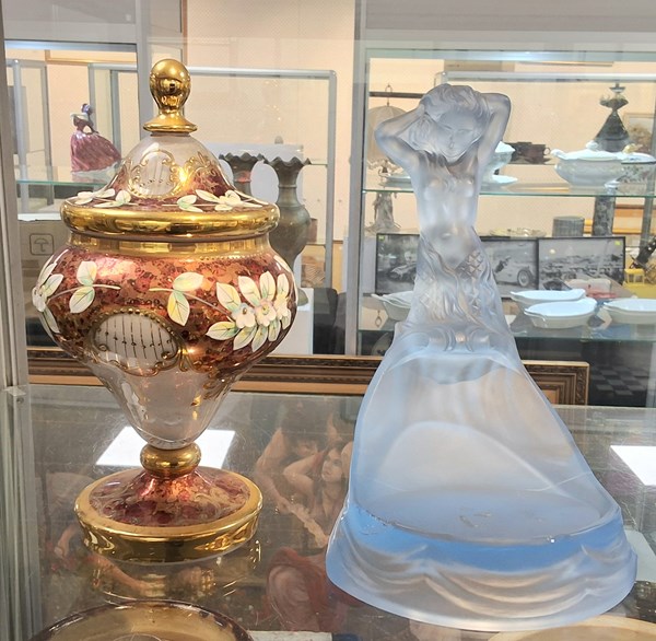 Lot 1402 - GLASSWARE