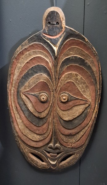 Lot 494 - NEW GUINEAN WALL MASK