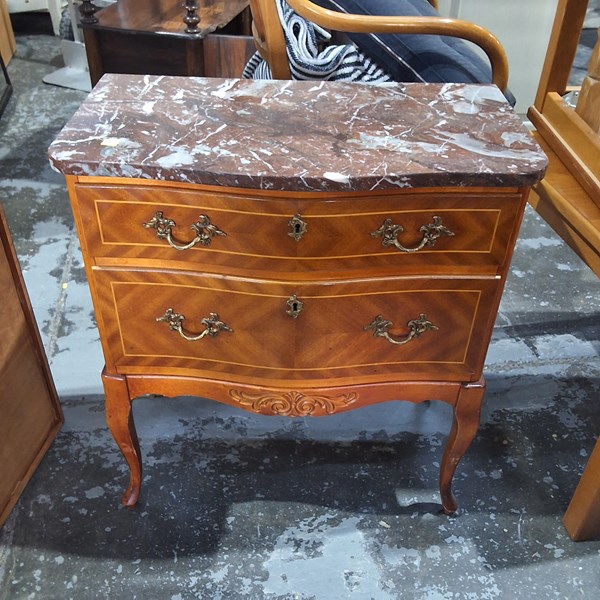 Lot 84 - BEDSIDE CABINET