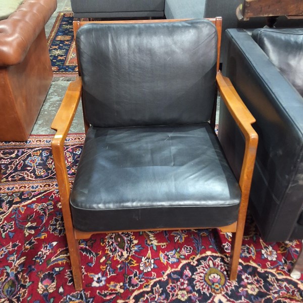 Lot 97 - ARMCHAIR