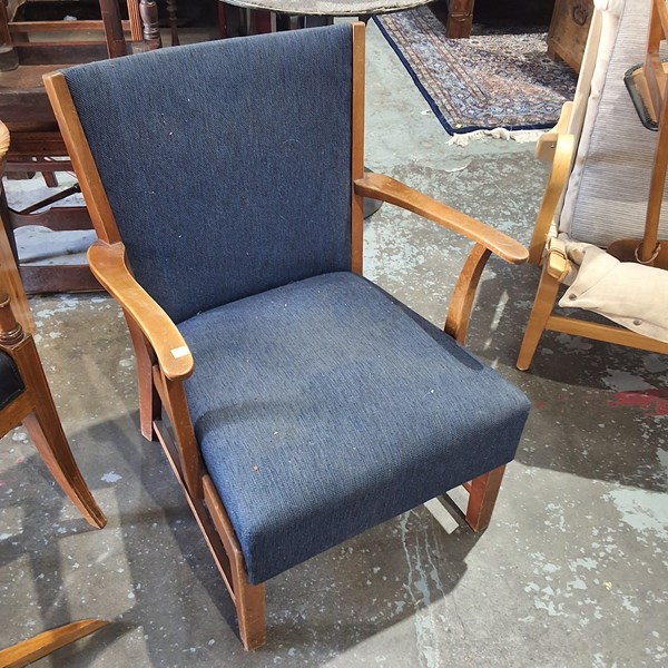 Lot 96 - ARMCHAIR