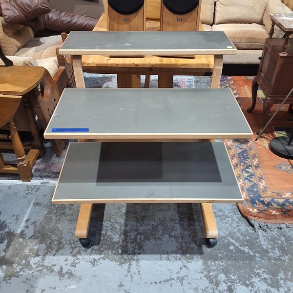 Lot 164 - DESK