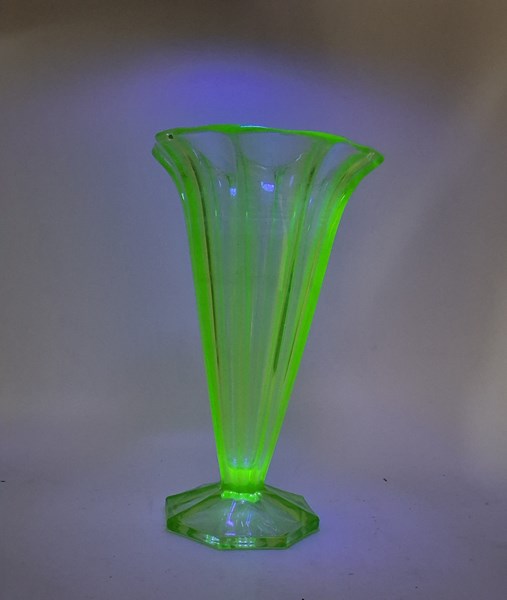 Lot 1397 - URANIUM VASE