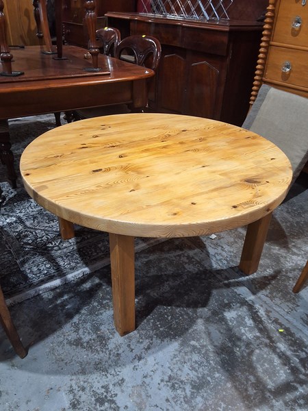 Lot 159 - COFFEE TABLE