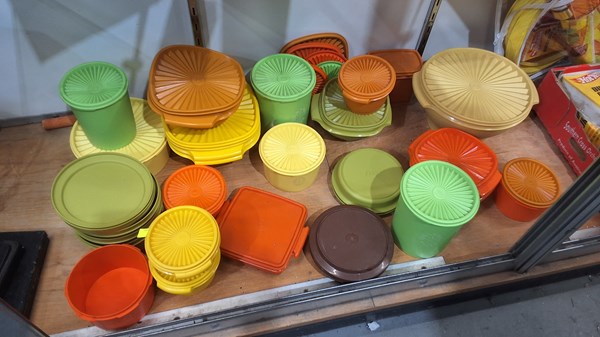 Lot 1450 - TUPPERWARE