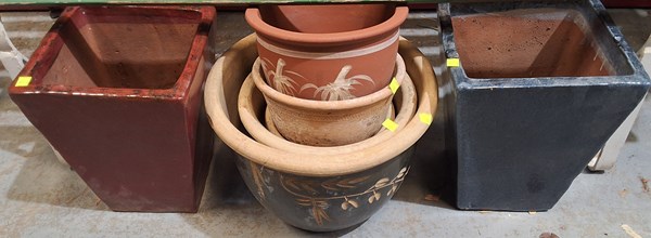 Lot 501 - GARDEN POTS