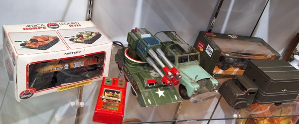 Lot 1451 - TINPLATE TOYS