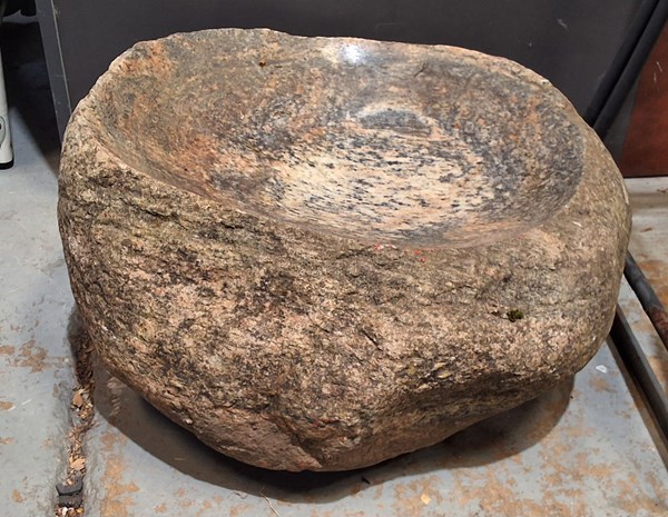 Lot 469 - SCULPTURAL BOWL
