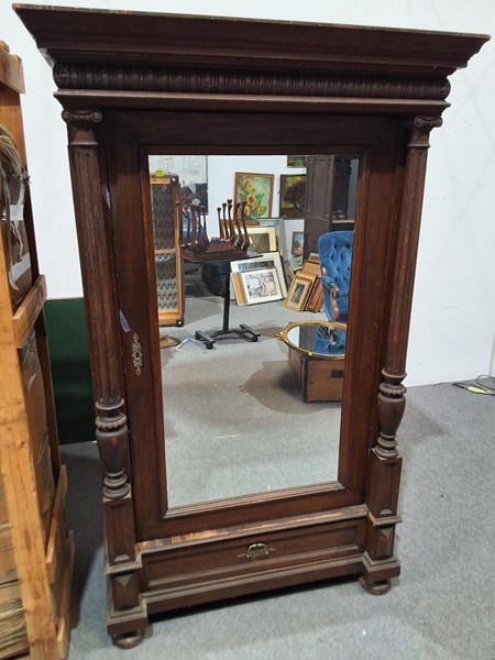 Lot 330 - WARDROBE
