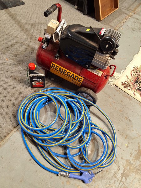 Lot 290 - AIR COMPRESSOR