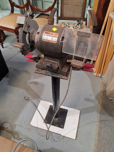 Lot 340 - BENCH GRINDER