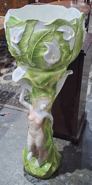 Lot 191 - JARDINIERE