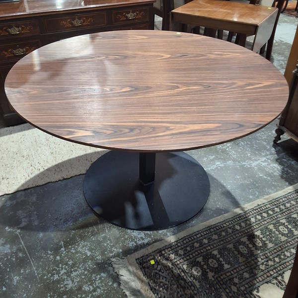Lot 189 - DINING TABLE