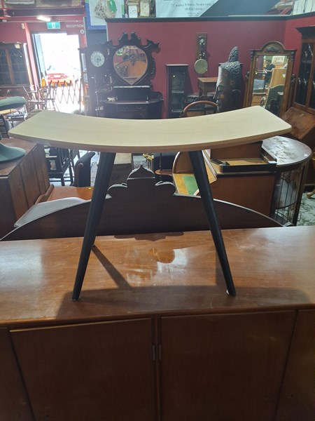 Lot 26 - STOOL