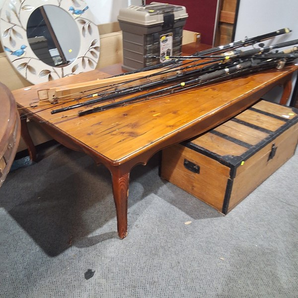 Lot 332 - COFFEE TABLE