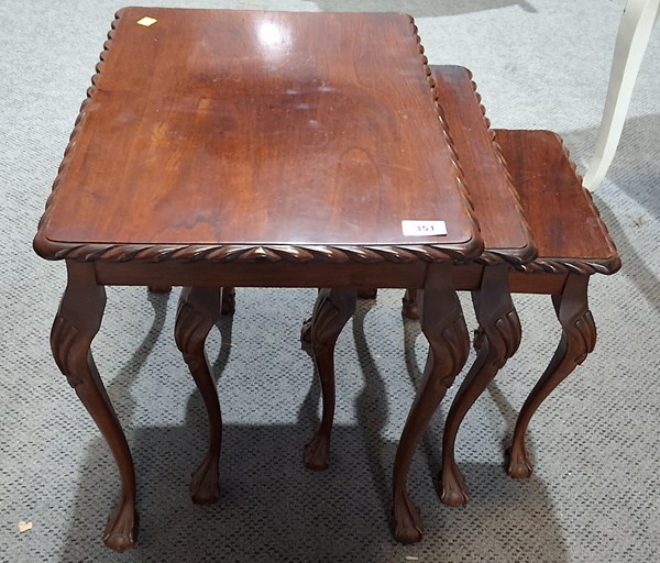 Lot 351 - NESTING TABLES