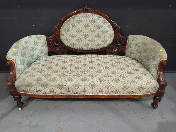 Lot 403 - SETTEE