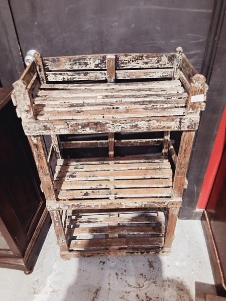 Lot 91 - VEGETABLE RACK